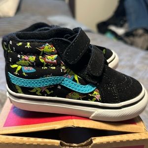 Brand New! Toddler Vans - Dinosaur Glow in the Dark - size 5.5